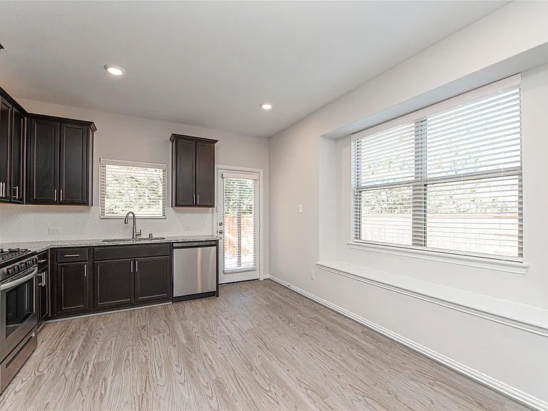 107 Silver Sky Ct — Photo 11