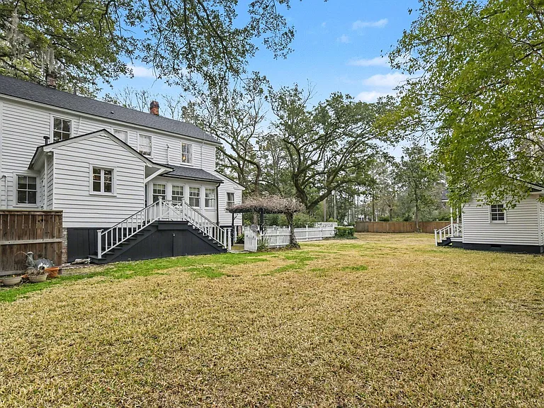 216 W Carolina Ave — Photo 38