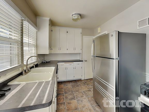 4th image of 7501 W Lake St
