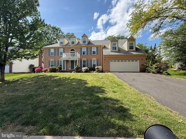 8619 Oak Chase Cir, Fairfax Station, VA 22039