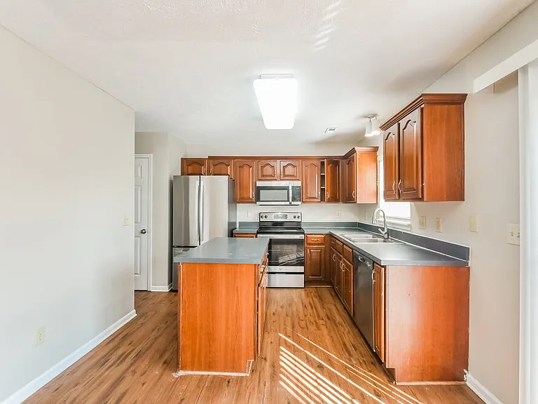 5805 Tanager Ln — Photo 10