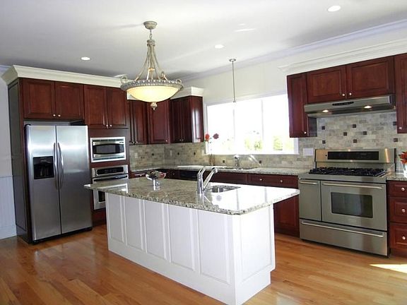 Chef's Kitchen Offers Stainless Steel
        Appliances