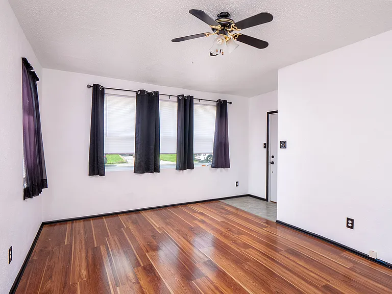 327 W Felton Ave — Photo 14