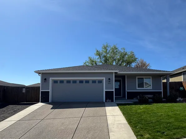 935 Stonewater Dr, Eagle Pt, OR 97524