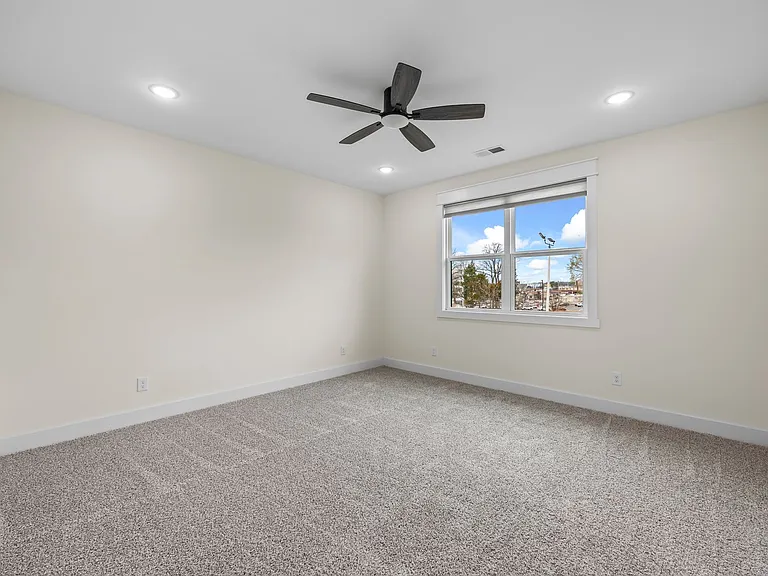 135 Max Lane Dr — Photo 23