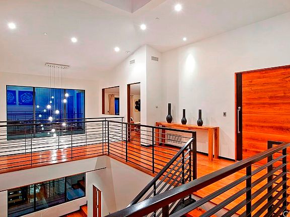 4th image of 1370 Moorea Way