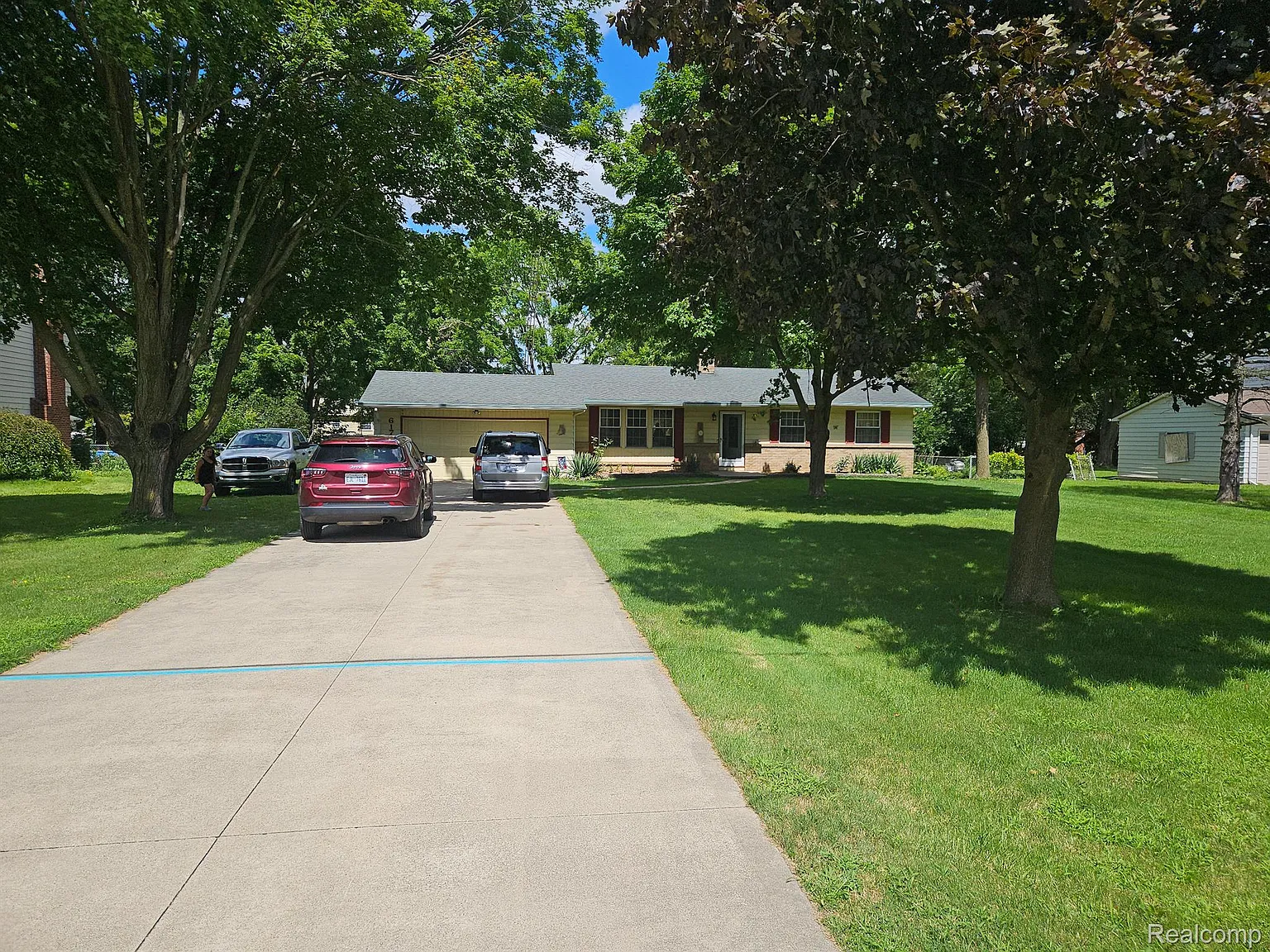 6172 W Court St photo 1