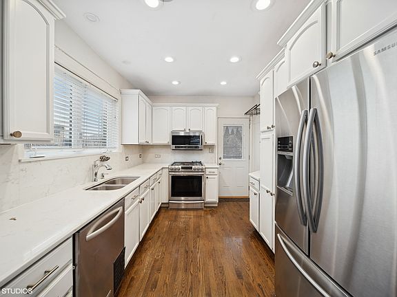 3rd image of 9515 Brandt Ave