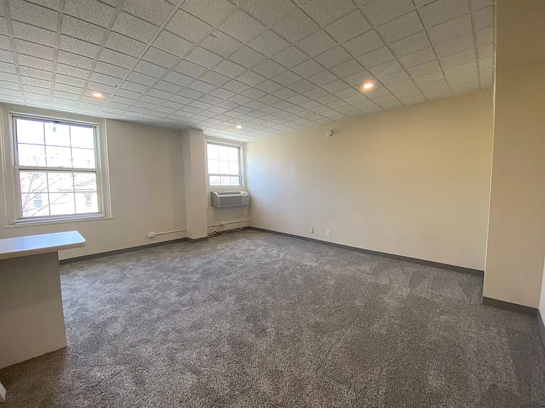 Cass Street Apartments — Photo 30