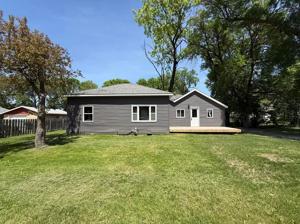 1514 Trott Ave SW, Willmar, MN 56201