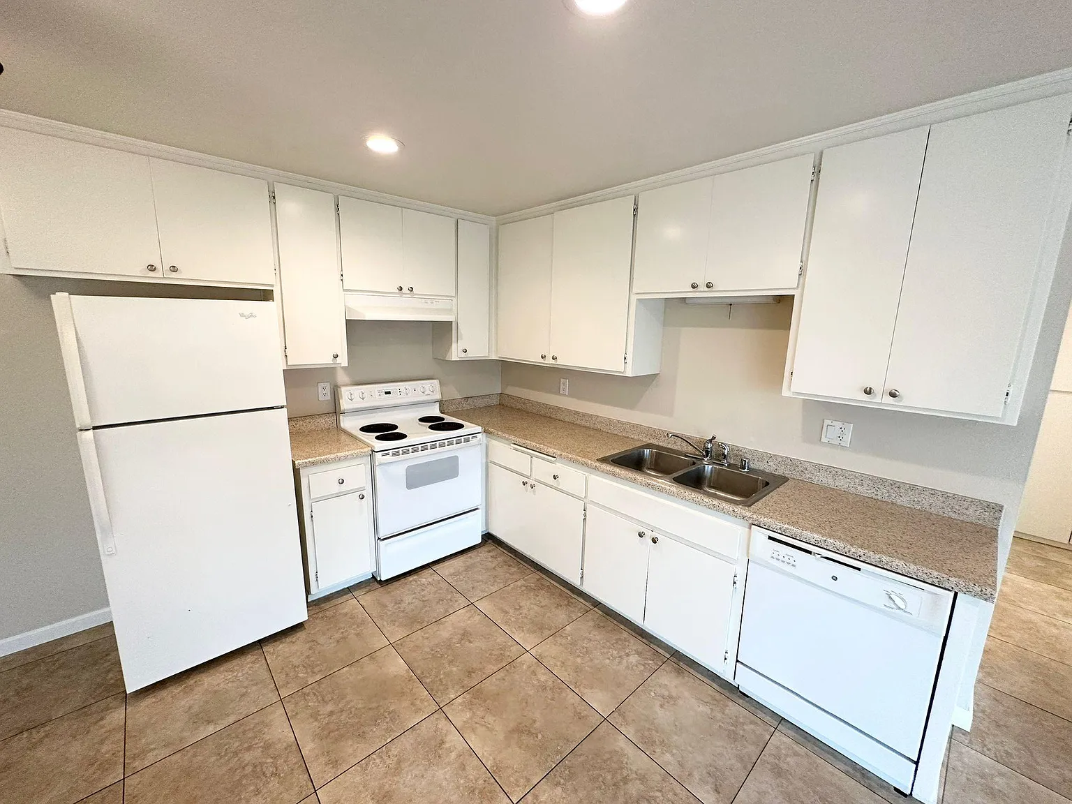 2 bed, 900 sqft, $2,250 — Photo 3