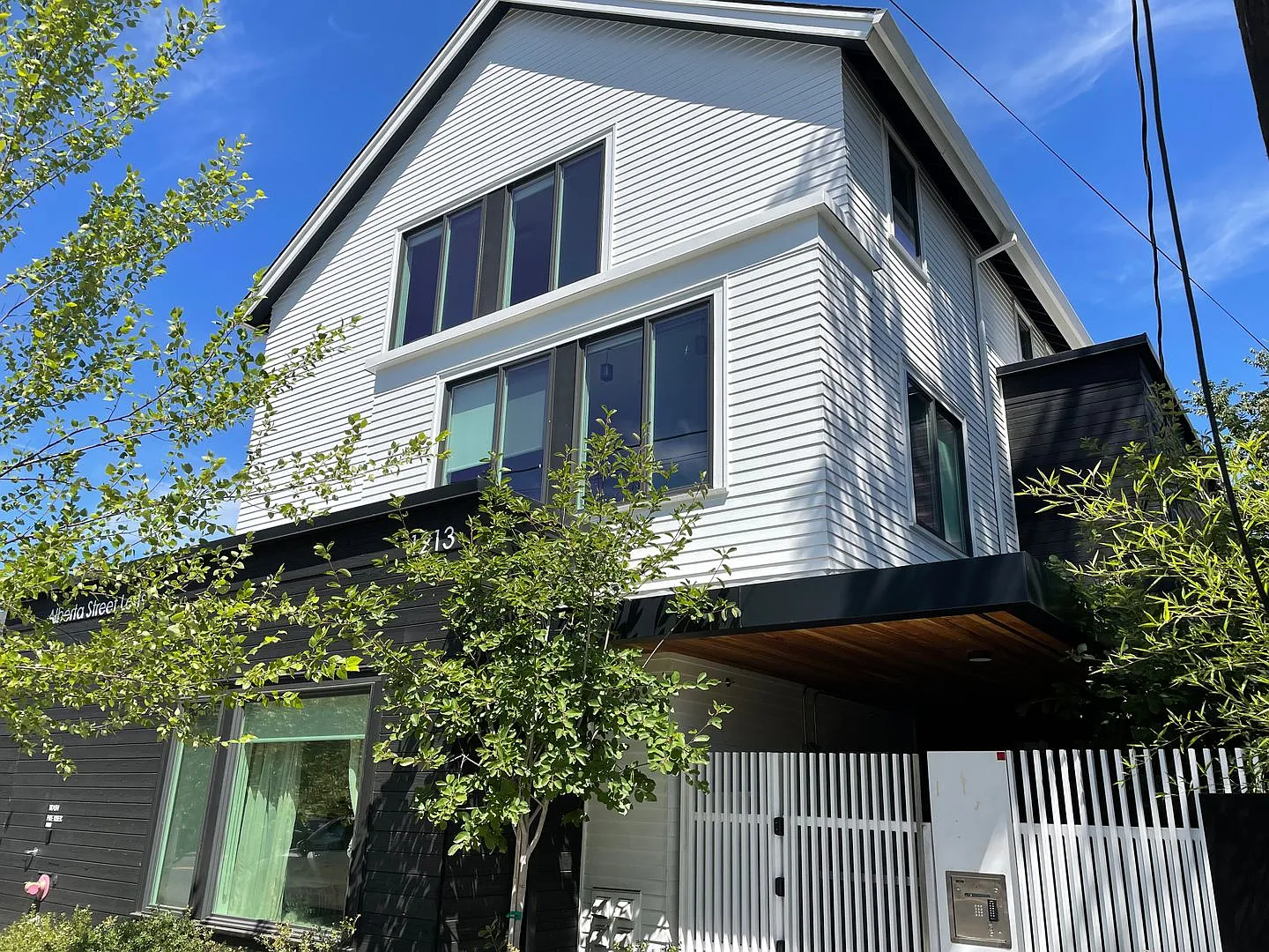 ES1213 -Alberta Street Lofts — Photo 2