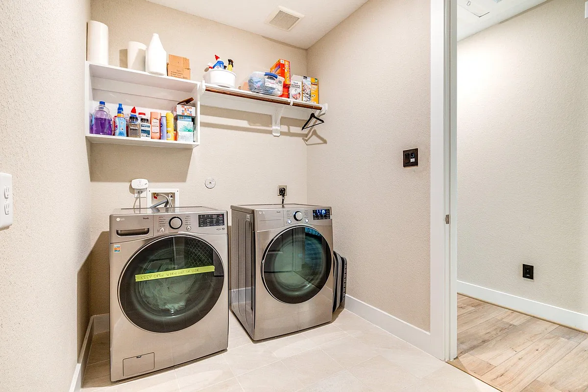 Interior - Laundry Room - Pond Apple