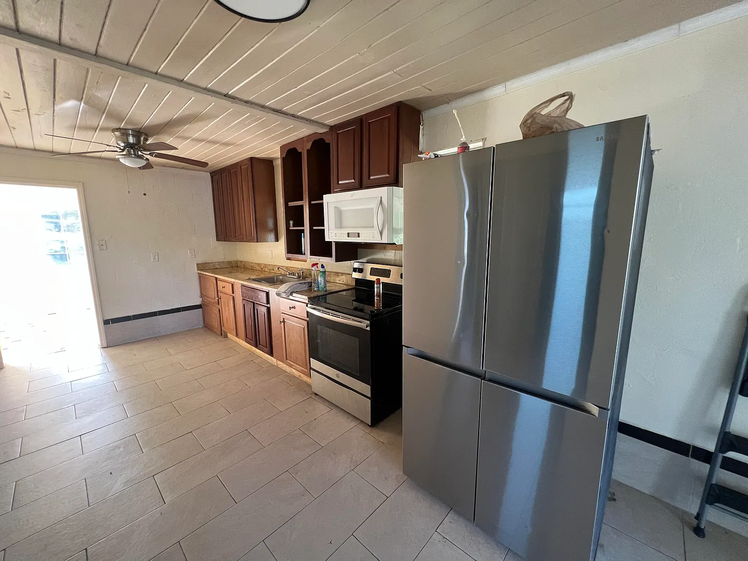 3 bed, 1.0 bath, 816 sqft, $1,450 — Photo 4