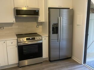 200 S Waters Edge Dr APT 202, Glendale Heights, IL 60139