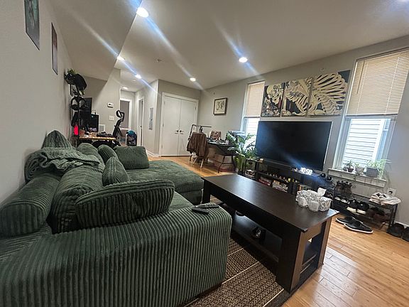 5th image of 3044 Richmond St #5F
