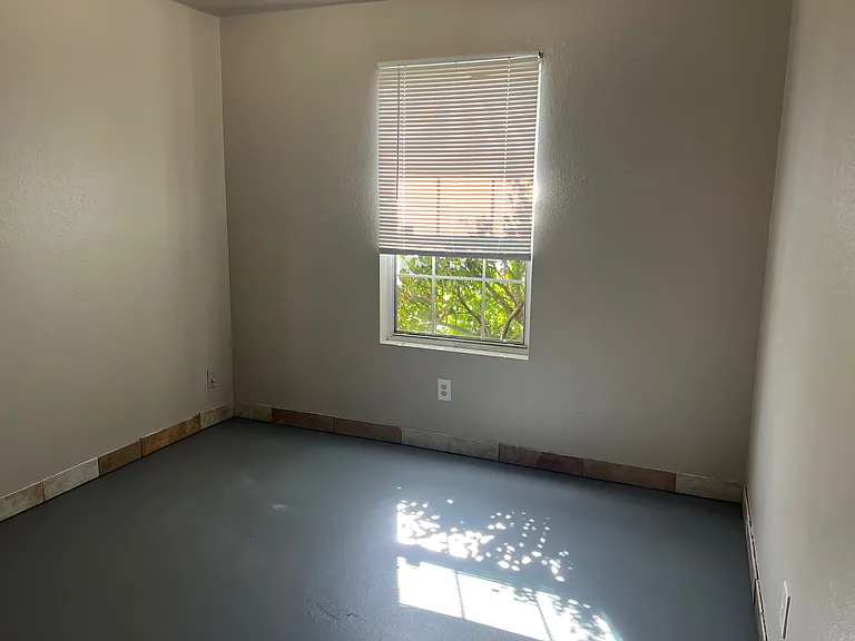 2712 Oak Dr — Photo 7