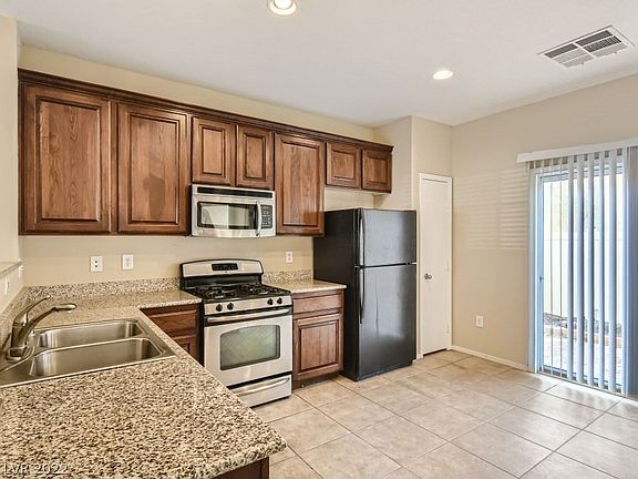 2nd image of 3419 Holly Ave