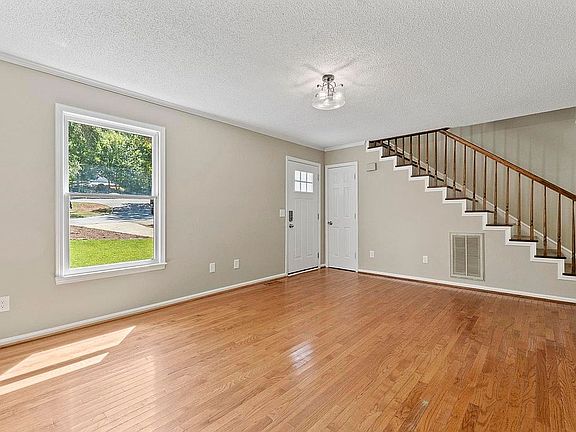 3rd image of 1015 Still Hollow Ln