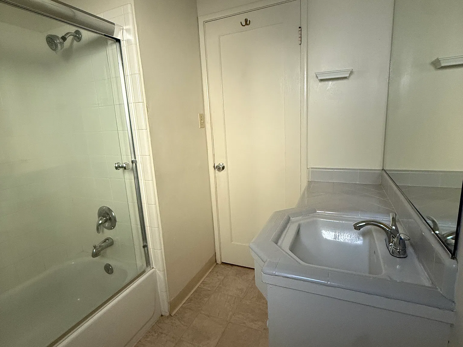 2 bed, 1834 sqft, $2,000 — Photo 2