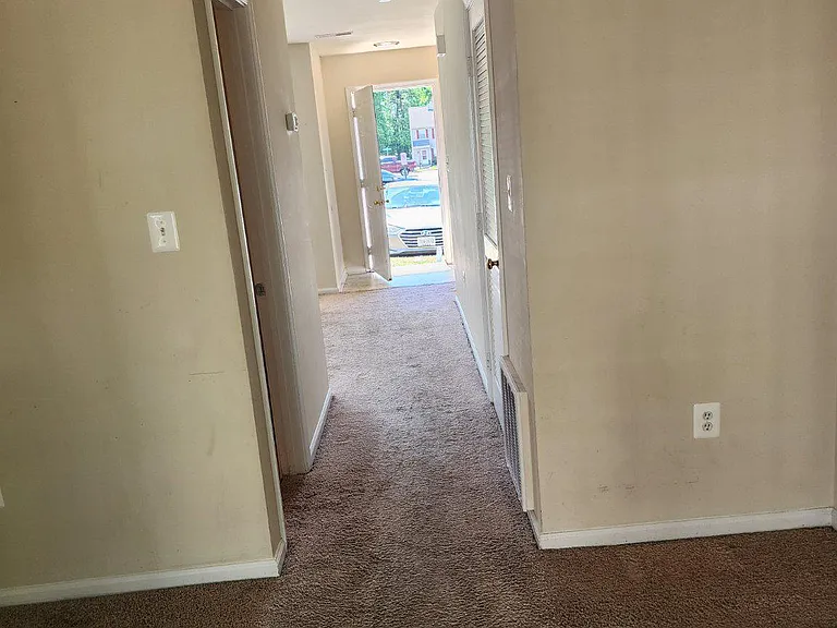 210 Windsor Ridge Ct — Photo 2