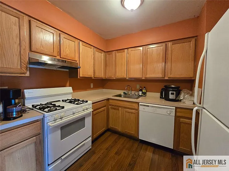 138 Orlando St #138 — Photo 9