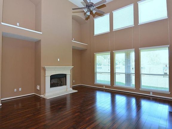 3rd image of 22306 Fieldcrest Ln