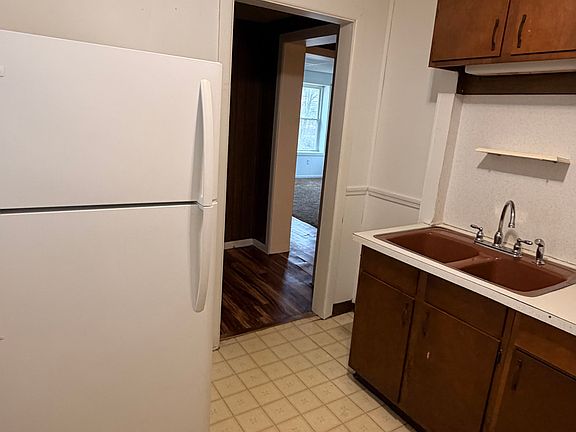 5th image of 27 Clinton Ave