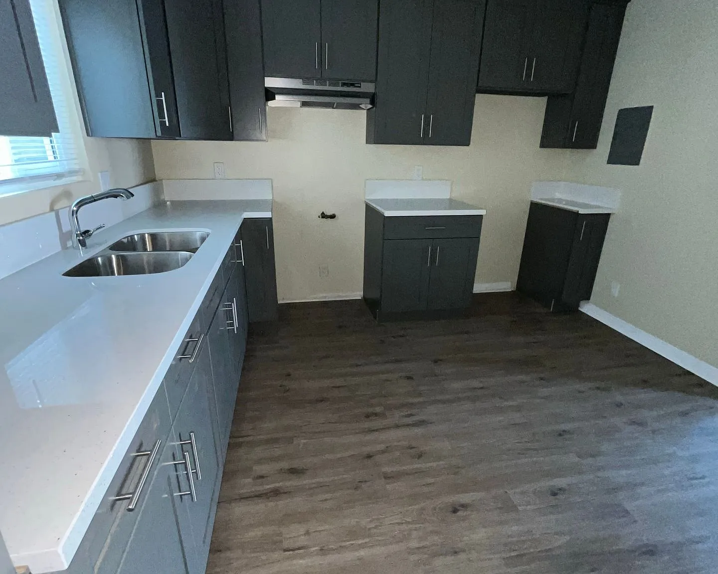 2 bed, $2,400 — Photo 4