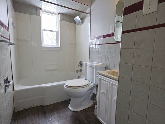 4th image of 875 E 258th St