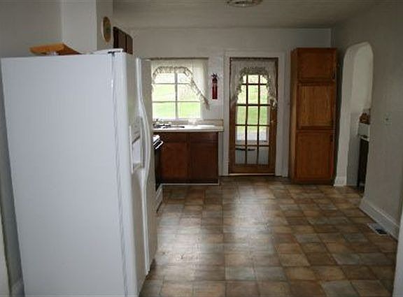 3rd image of 1110 W Spiller St