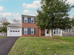 1616 Winterwood Pl, Herndon, VA 20170