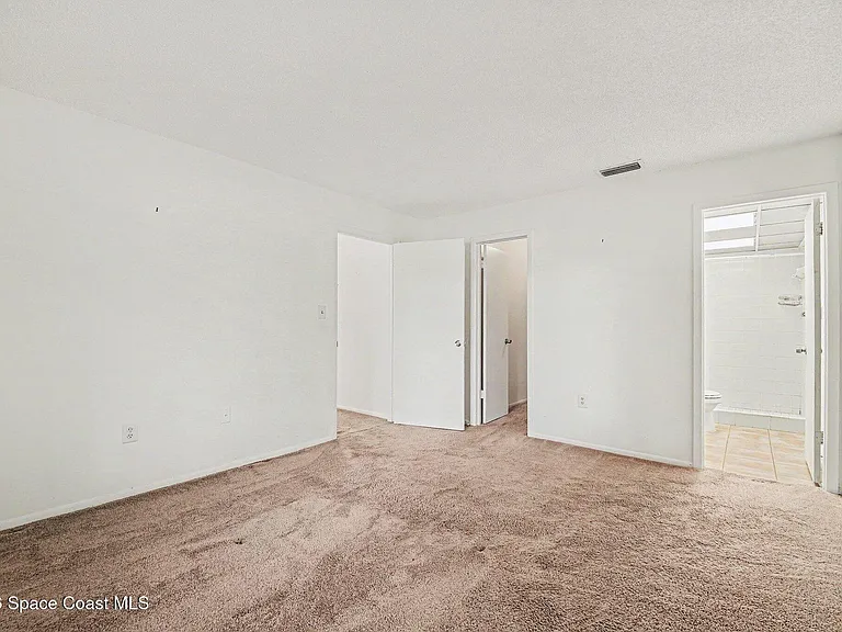 2106 Tarrytown Ln NE — Photo 10