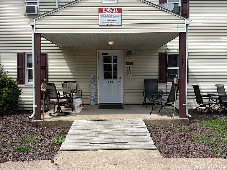 426 Center St #11 — Photo 8