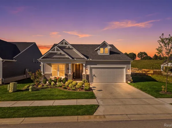4144 Dogwood Dr, Milford, MI 48381
