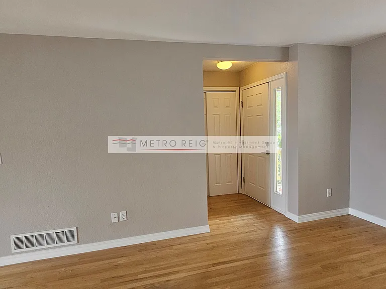 4976 10th St — Photo 3