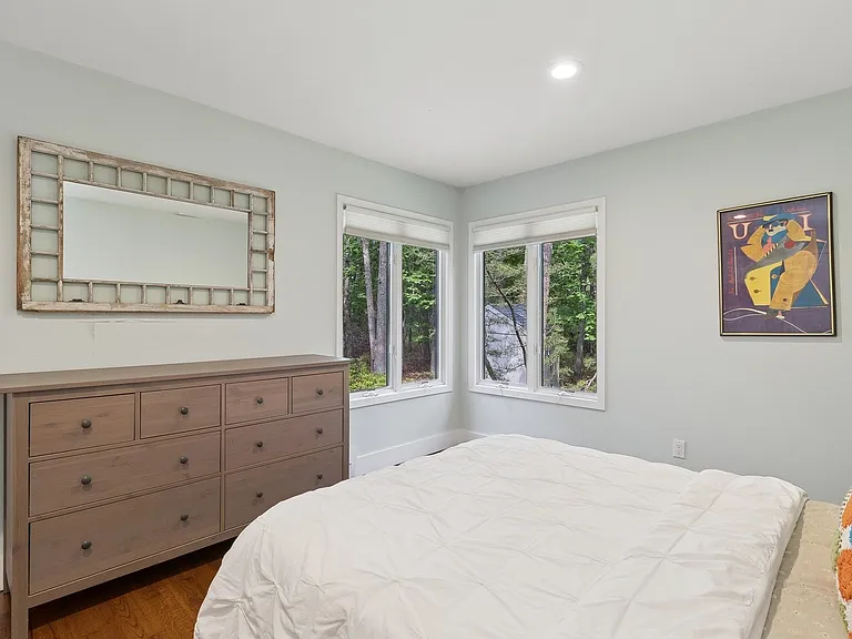 31 Montauk Ave — Photo 17