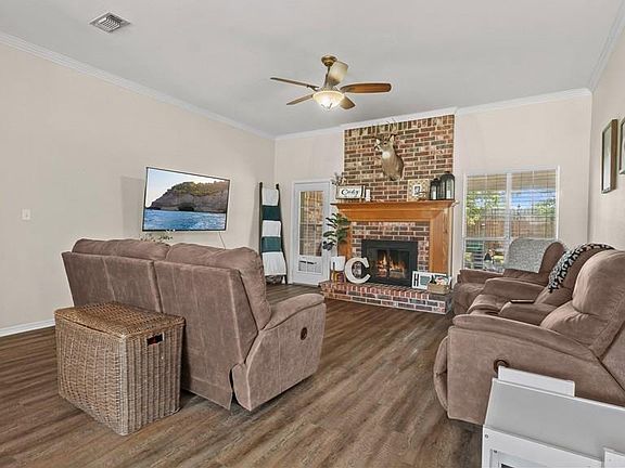 4th image of 2102 Woodway Dr