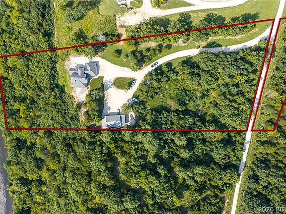 5th image of 22 Bluff Dr