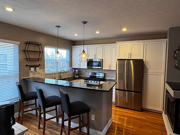 3rd image of 1834 Northwest Blvd