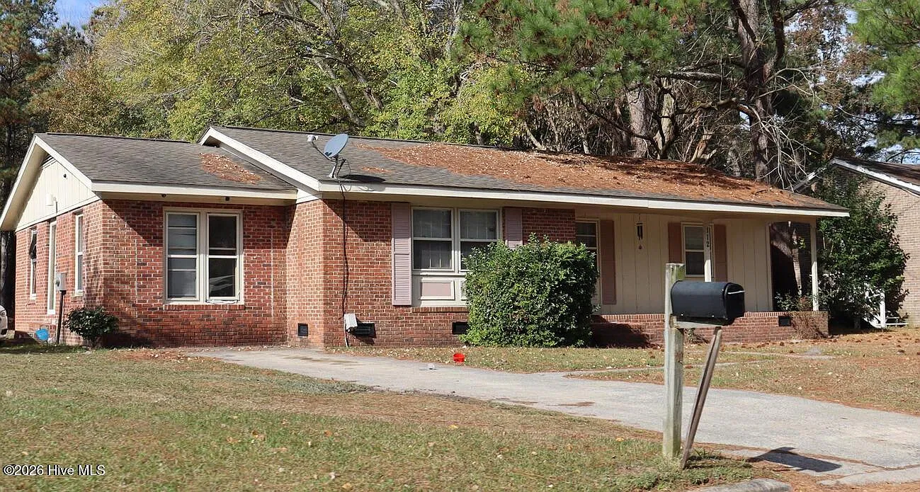 4 bed, 1.5 bath, 1643 sqft, $1,200 — Photo 1
