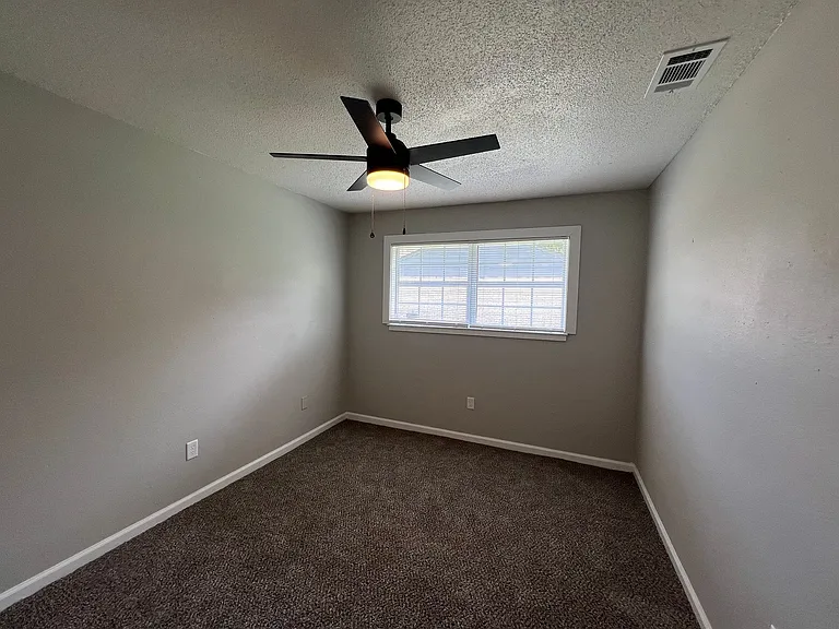 571 Loraine Rd — Photo 9