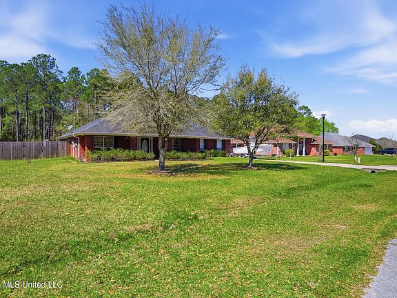 3rd image of 10304 Lake Forest Dr
