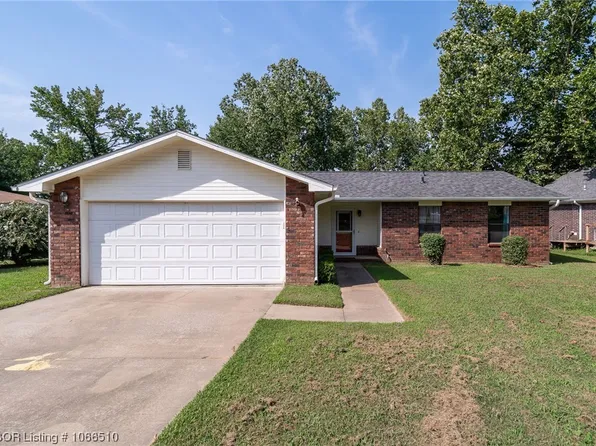 512 Bear Track Dr, Van Buren, AR 72956