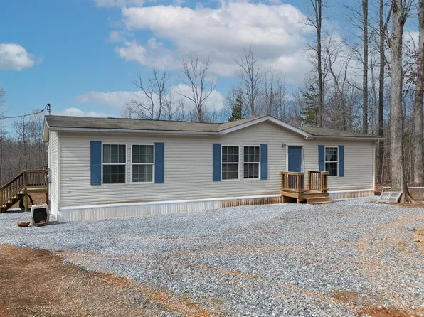 1408 Logwood Ln, Huddleston, VA 24104