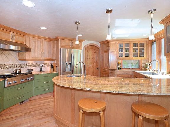 4th image of 803 Riverview Dr