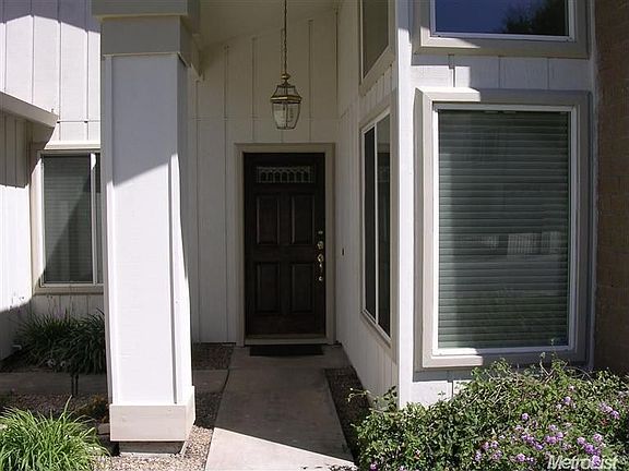 3rd image of 82 Nutwood Cir