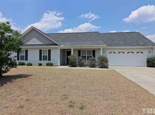 2122 Queen Elizabeth Ln, Hope Mills, NC 28348
