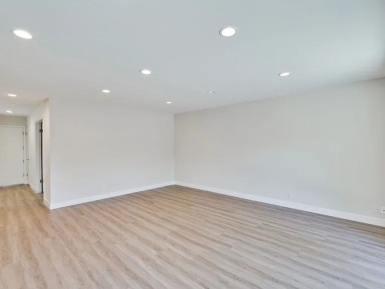 803 Runningwood Cir — Photo 19