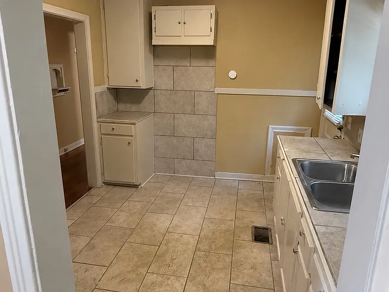 739 Alvaredo St — Photo 5